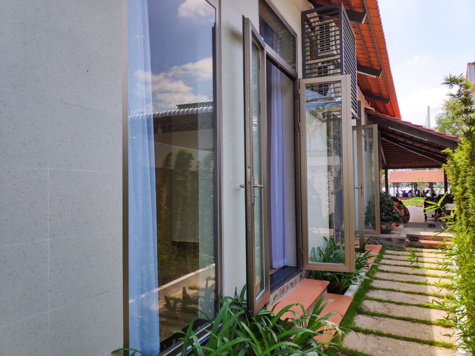 Ch%E1%BB%8Dn%20c%E1%BB%ADa%20nh%C3%B4m%20ph%C3%B9%20h%E1%BB%A3p%20v%E1%BB%9Bi%20xu%20h%C6%B0%E1%BB%9Bng%20thi%E1%BA%BFt%20k%E1%BA%BF%20nh%C3%A0%202021%20-%20tldwindows