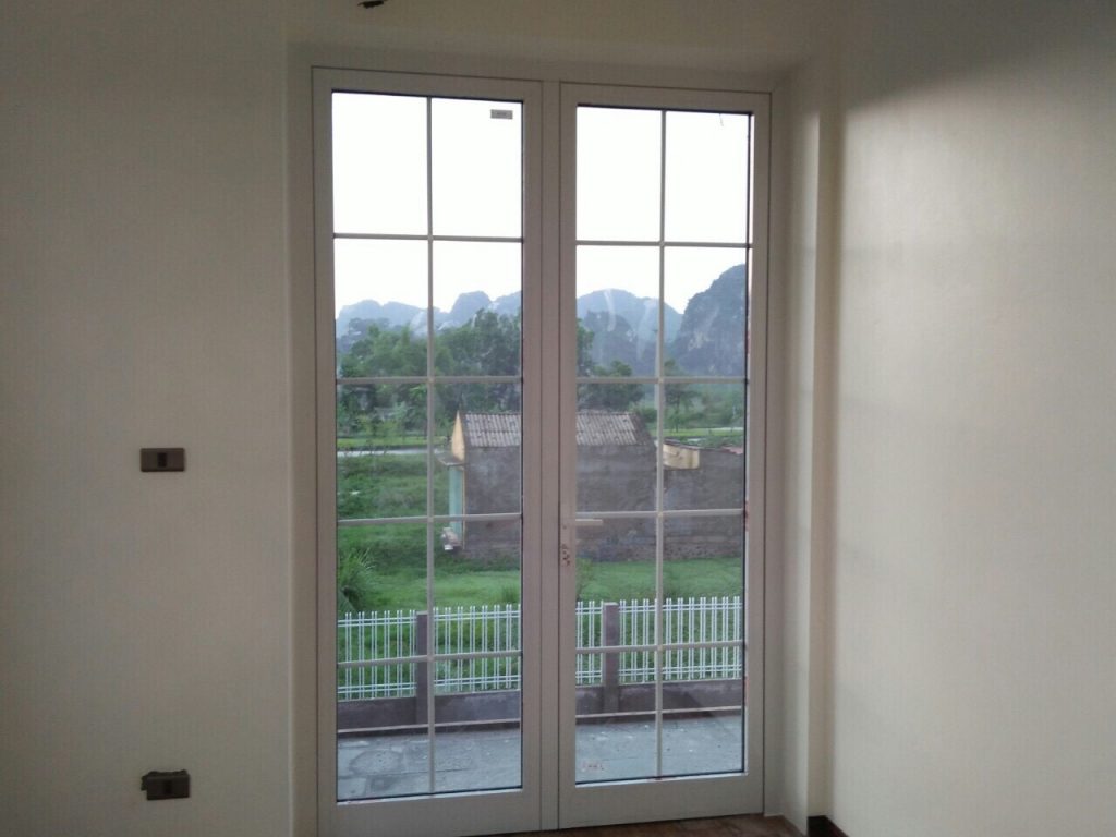 ban-cong-penhouse-nen-lap-loai-cua-nao-tldwindows