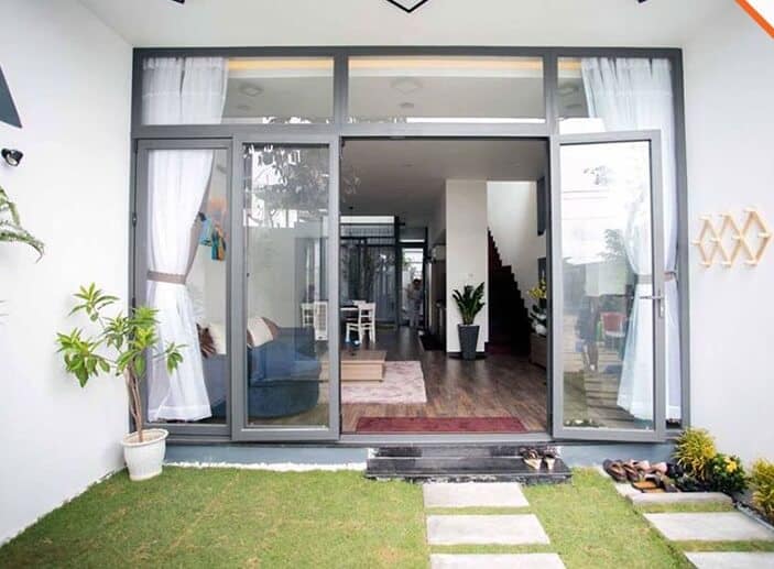 cua-nhom-kinh-phong-khach-tldwindows