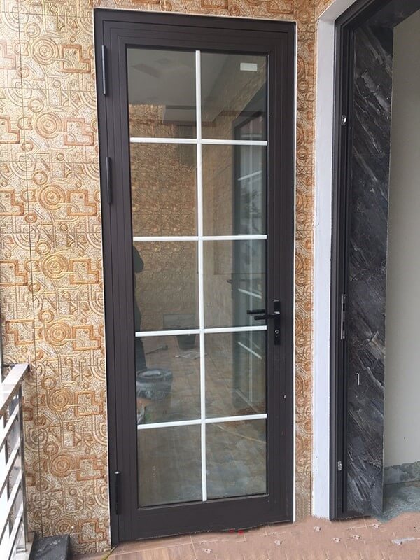 loai-cua-nao-phu-hop-voi-phong-bep-nha-pho-tldwindows-1