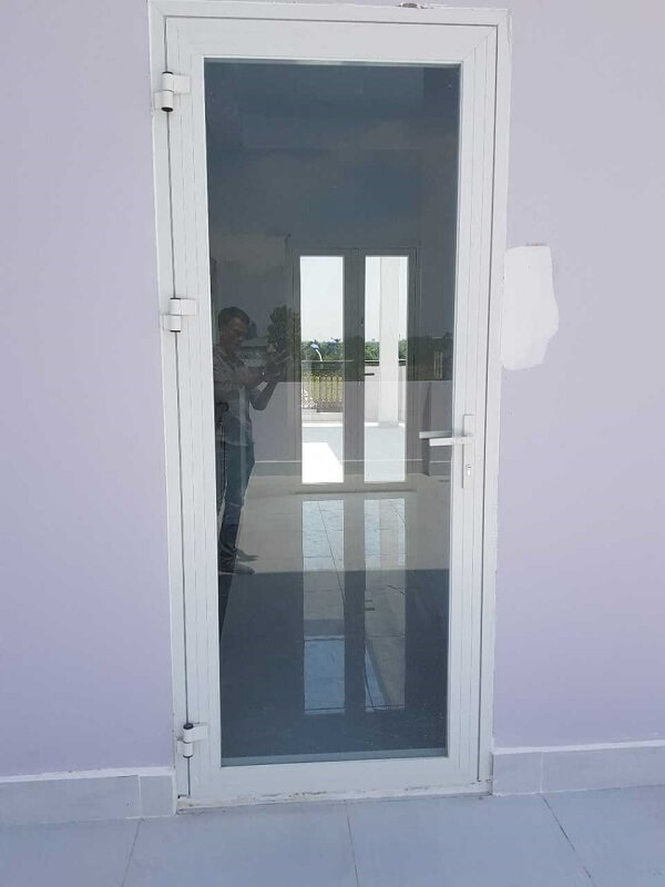 loai-cua-nao-phu-hop-voi-phong-tam-penhouse-tldwindows