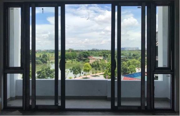 phong-khach-bungalow-nen-lap-loai-cua-nao-tldwindows