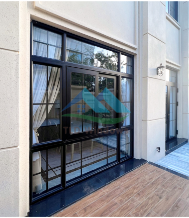 Vách kính cửa mở quay hệ R83 