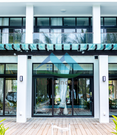 Vách kính Hệ R55 cửa mở quay