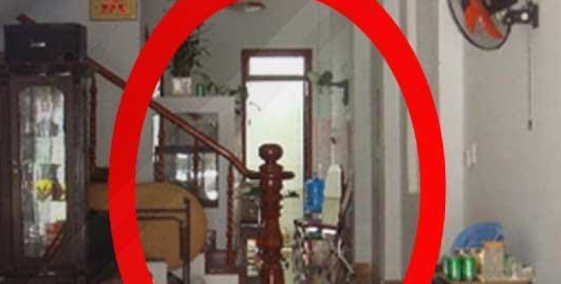 Phong thủy cửa sau – cửa hậu: Nên thiết kế lệch với cửa trước để giữ khí, tránh “xuyên tâm sát”